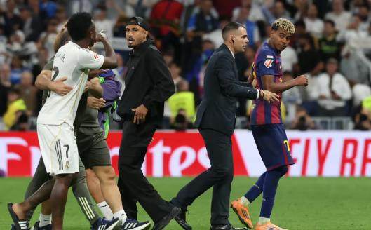 1761537426898055004.png vinicius yamal.png