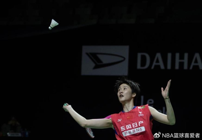 时隔3年再度印尼封王！陈雨菲2-0泰国超新星，夺得个人赛季首冠|碧查梦|女单|国羽|宫崎友花|奥原希望_新浪体育_新浪新闻