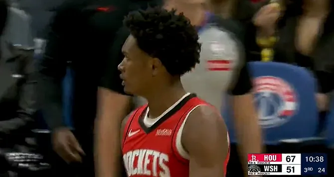 开云娱乐-奇才下半场连续出现失误，伊森、阿门分别暴扣火箭领先16分