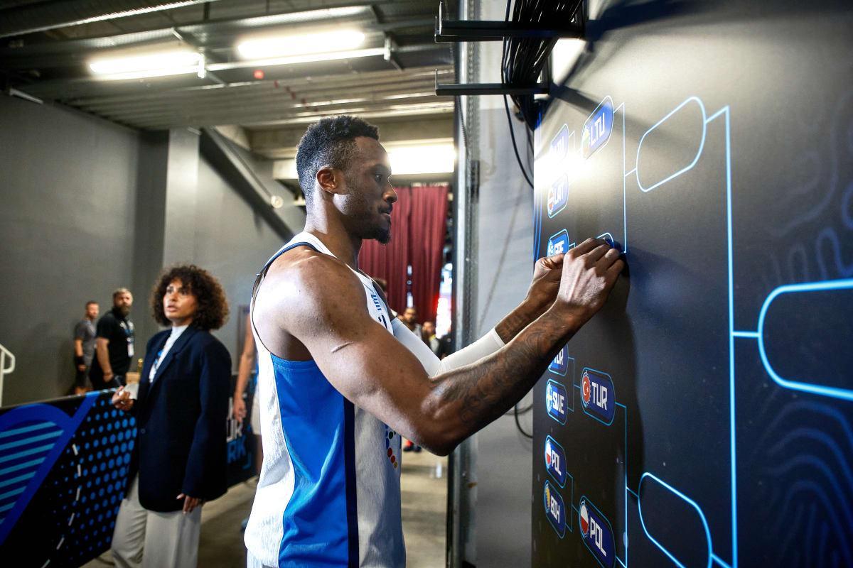 为了字母哥哥，希腊队白费了一个名额，雄鹿也白费了一个名额？